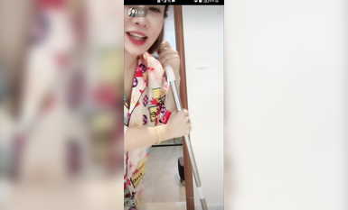 最新《瘋狂抖音》外篇之『三亞美女2』極品三亞外圍美女大秀身材 作死大尺度 摳B揉乳擠奶 (44)