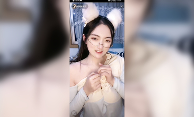 最新《瘋狂抖音》外篇之『三亞美女2』極品三亞外圍美女大秀身材 作死大尺度 摳B揉乳擠奶 (171)