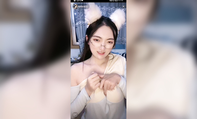 最新《瘋狂抖音》外篇之『三亞美女2』極品三亞外圍美女大秀身材 作死大尺度 摳B揉乳擠奶 (171)