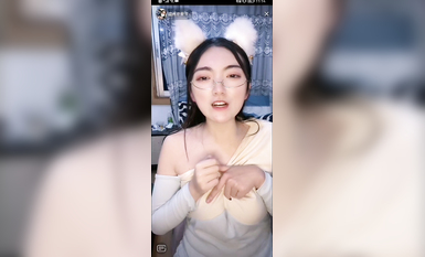 最新《瘋狂抖音》外篇之『三亞美女2』極品三亞外圍美女大秀身材 作死大尺度 摳B揉乳擠奶 (171)