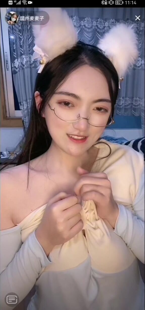 最新《瘋狂抖音》外篇之『三亞美女2』極品三亞外圍美女大秀身材 作死大尺度 摳B揉乳擠奶 (171)