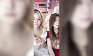 最新《瘋狂抖音》外篇之《抖音擦邊4》顏值主播各顯神通 閃現走光 刷邊瘋狂作死 扣逼漏奶 (50)