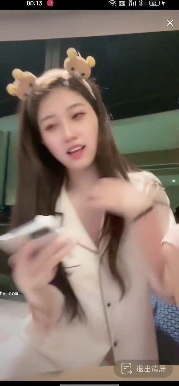 最新《瘋狂抖音》外篇之《抖音擦邊4》顏值主播各顯神通 閃現走光 刷邊瘋狂作死 扣逼漏奶 (20)