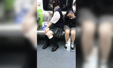 稀缺學姐專場 專業抄底靚麗制服學姐珍藏版 貼著美女屁股抄 有燈光加持畫質特好 超清4K原版9051 (4)