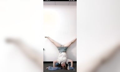 最新《瘋狂抖音》外篇之《抖音擦邊4》顏值主播各顯神通 閃現走光 刷邊瘋狂作死 扣逼漏奶 (140)