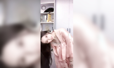 最新《瘋狂抖音》外篇之《抖音擦邊4》顏值主播各顯神通 閃現走光 刷邊瘋狂作死 扣逼漏奶 (132)