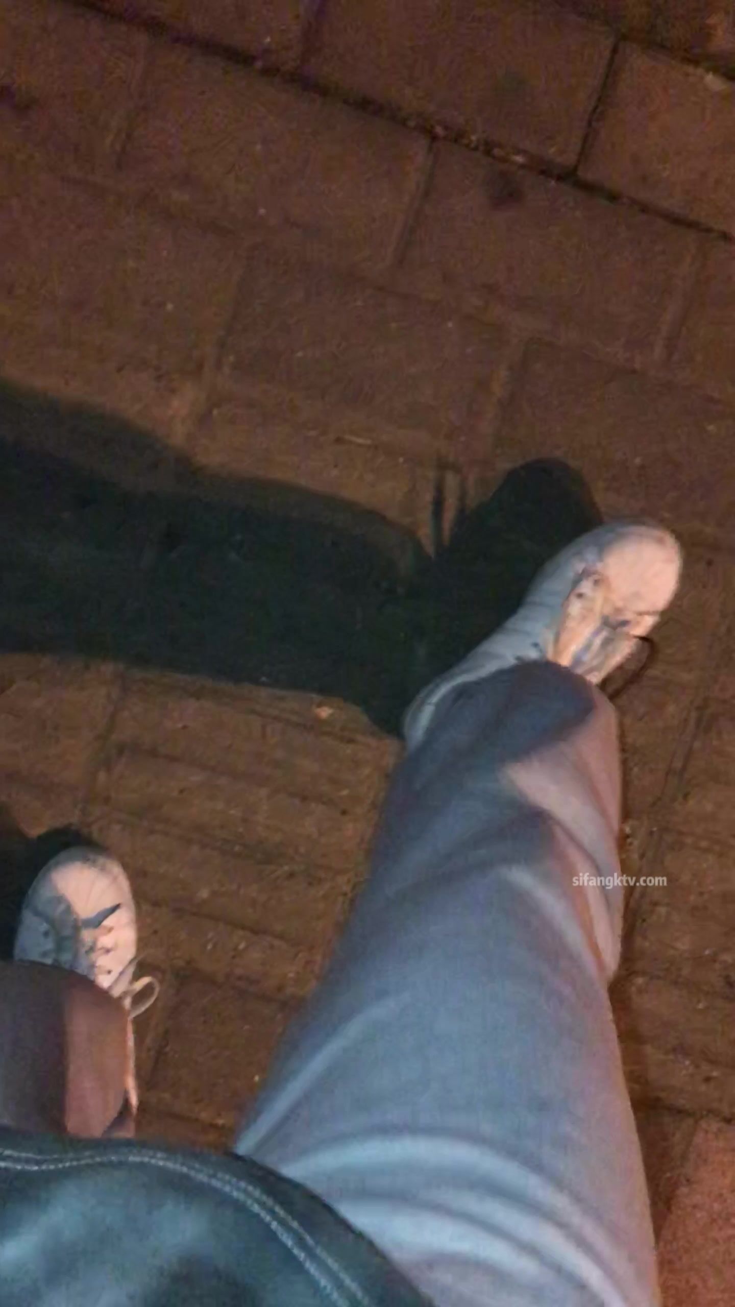 稀缺學姐專場 專業抄底靚麗制服學姐珍藏版 貼著美女屁股抄 有燈光加持畫質特好 超清4K原版8949 (2)