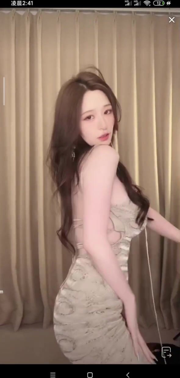 最新《瘋狂抖音》外篇之《抖音擦邊4》顏值主播各顯神通 閃現走光 刷邊瘋狂作死 扣逼漏奶 (227)