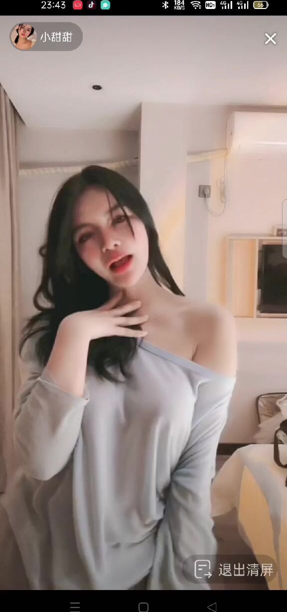 最新《瘋狂抖音》外篇之『三亞美女2』極品三亞外圍美女大秀身材 作死大尺度 摳B揉乳擠奶 (86)