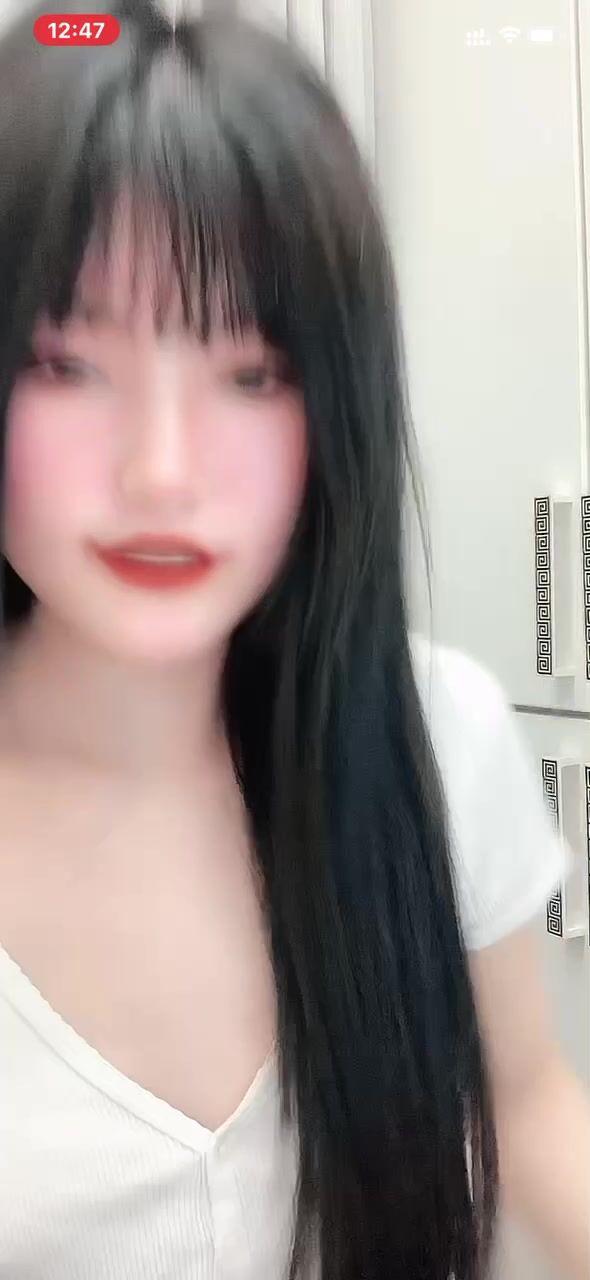 最新《瘋狂抖音》外篇之『三亞美女2』極品三亞外圍美女大秀身材 作死大尺度 摳B揉乳擠奶 (23)