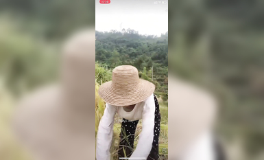 最新《瘋狂抖音》外篇之《抖音擦邊4》顏值主播各顯神通 閃現走光 刷邊瘋狂作死 扣逼漏奶 (72)