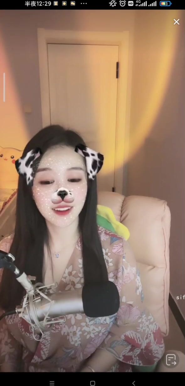 最新《瘋狂抖音》外篇之《抖音擦邊4》顏值主播各顯神通 閃現走光 刷邊瘋狂作死 扣逼漏奶 (116)