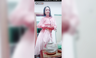 最新《瘋狂抖音》外篇之『三亞美女2』極品三亞外圍美女大秀身材 作死大尺度 摳B揉乳擠奶 (28)