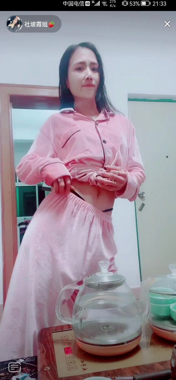 最新《瘋狂抖音》外篇之『三亞美女2』極品三亞外圍美女大秀身材 作死大尺度 摳B揉乳擠奶 (28)