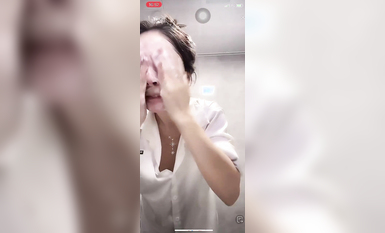 最新《瘋狂抖音》外篇之《抖音擦邊4》顏值主播各顯神通 閃現走光 刷邊瘋狂作死 扣逼漏奶 (174)