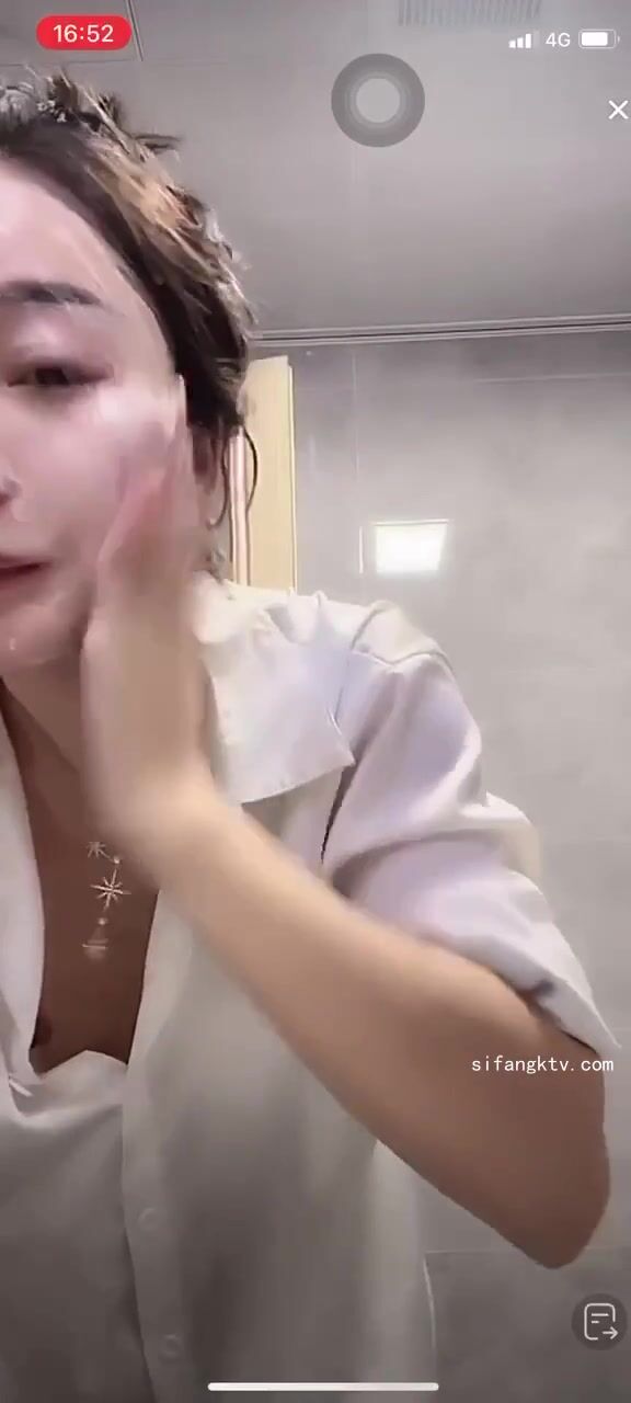 最新《瘋狂抖音》外篇之《抖音擦邊4》顏值主播各顯神通 閃現走光 刷邊瘋狂作死 扣逼漏奶 (174)