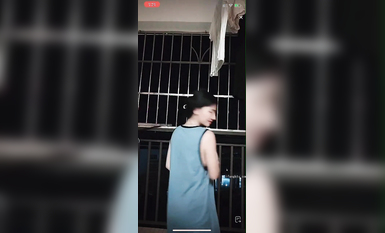 最新《瘋狂抖音》外篇之《抖音擦邊4》顏值主播各顯神通 閃現走光 刷邊瘋狂作死 扣逼漏奶 (256)