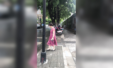 稀缺學姐專場 專業抄底靚麗制服學姐珍藏版 貼著美女屁股抄 有燈光加持畫質特好 超清4K原版 (2)