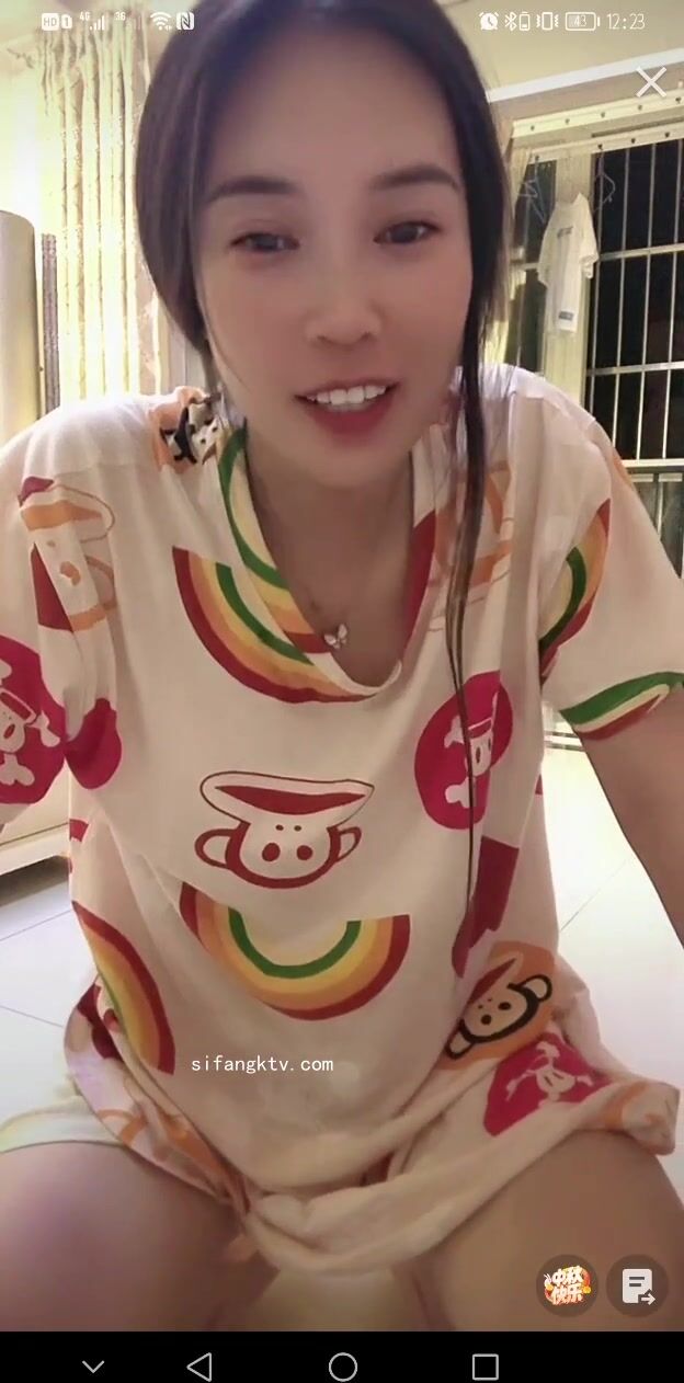 最新《瘋狂抖音》外篇之《抖音擦邊4》顏值主播各顯神通 閃現走光 刷邊瘋狂作死 扣逼漏奶 (61)