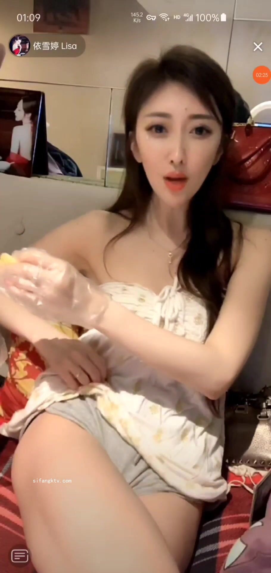 最新《瘋狂抖音》外篇之《抖音擦邊4》顏值主播各顯神通 閃現走光 刷邊瘋狂作死 扣逼漏奶 (236)