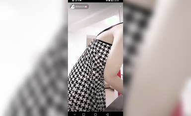 最新《瘋狂抖音》外篇之《抖音擦邊4》顏值主播各顯神通 閃現走光 刷邊瘋狂作死 扣逼漏奶 (16)