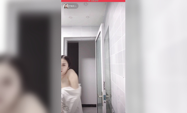 最新《瘋狂抖音》外篇之『三亞美女2』極品三亞外圍美女大秀身材 作死大尺度 摳B揉乳擠奶 (191)