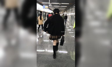 稀缺學姐專場 專業抄底靚麗制服學姐珍藏版 貼著美女屁股抄 有燈光加持畫質特好 超清4K原版 (22)