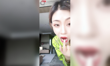 最新《瘋狂抖音》外篇之《抖音擦邊4》顏值主播各顯神通 閃現走光 刷邊瘋狂作死 扣逼漏奶 (102)