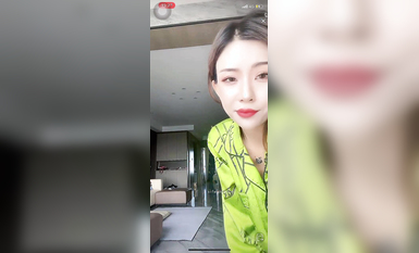 最新《瘋狂抖音》外篇之《抖音擦邊4》顏值主播各顯神通 閃現走光 刷邊瘋狂作死 扣逼漏奶 (102)