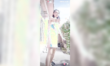 最新《瘋狂抖音》外篇之《抖音擦邊4》顏值主播各顯神通 閃現走光 刷邊瘋狂作死 扣逼漏奶 (52)