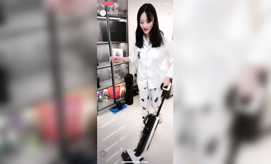 最新《瘋狂抖音》外篇之『三亞美女2』極品三亞外圍美女大秀身材 作死大尺度 摳B揉乳擠奶 (87)