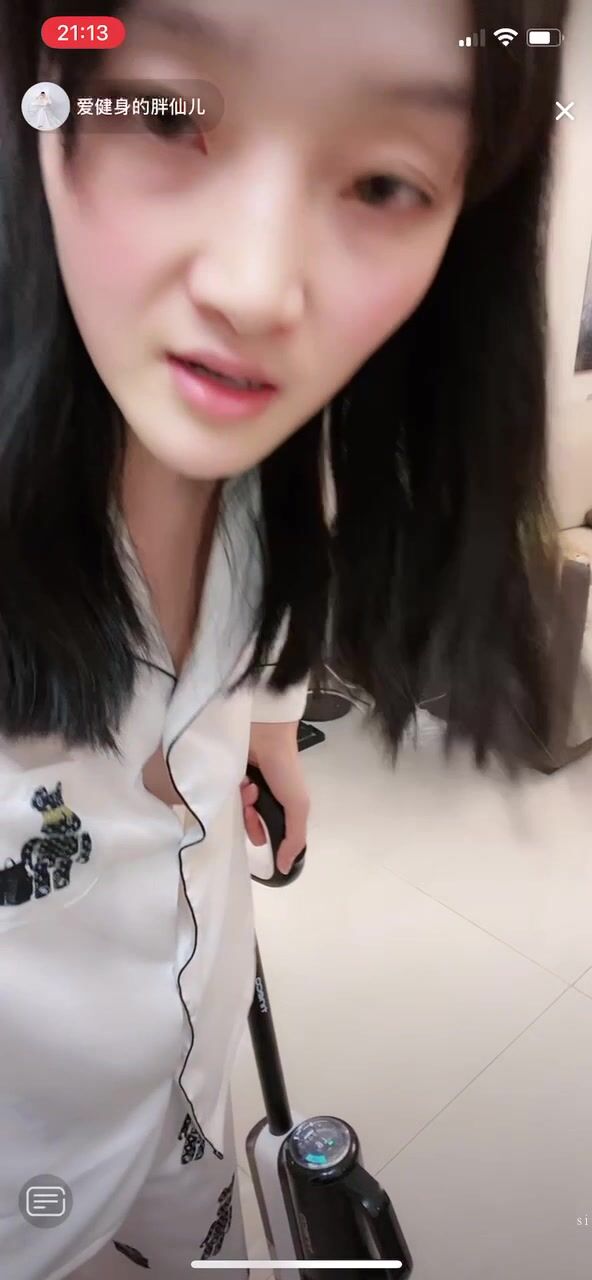 最新《瘋狂抖音》外篇之『三亞美女2』極品三亞外圍美女大秀身材 作死大尺度 摳B揉乳擠奶 (87)