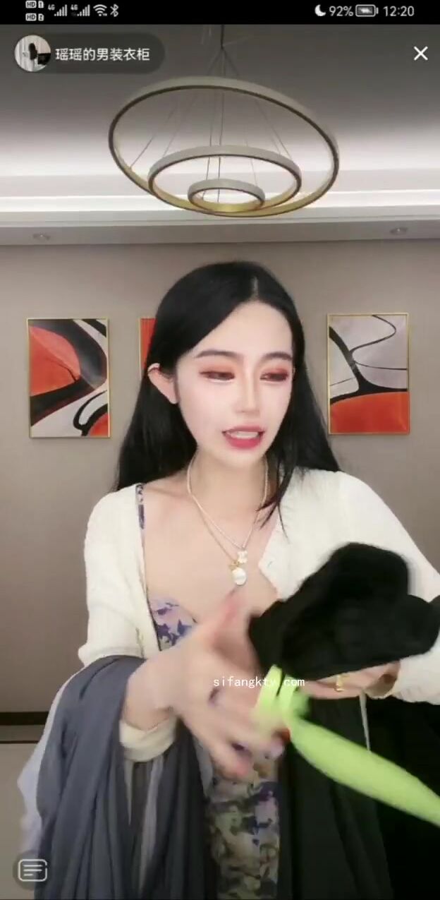 最新《瘋狂抖音》外篇之《抖音擦邊4》顏值主播各顯神通 閃現走光 刷邊瘋狂作死 扣逼漏奶 (228)