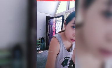 最新《瘋狂抖音》外篇之《抖音擦邊4》顏值主播各顯神通 閃現走光 刷邊瘋狂作死 扣逼漏奶 (81)