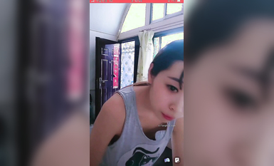 最新《瘋狂抖音》外篇之《抖音擦邊4》顏值主播各顯神通 閃現走光 刷邊瘋狂作死 扣逼漏奶 (81)