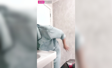 最新《瘋狂抖音》外篇之『三亞美女2』極品三亞外圍美女大秀身材 作死大尺度 摳B揉乳擠奶 (125)