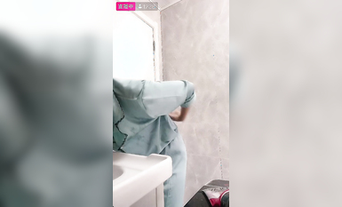 最新《瘋狂抖音》外篇之『三亞美女2』極品三亞外圍美女大秀身材 作死大尺度 摳B揉乳擠奶 (125)