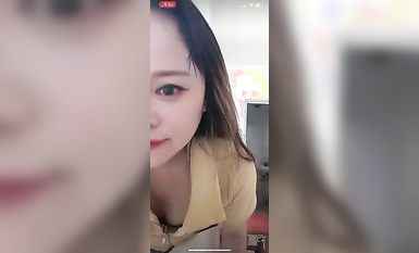 最新《瘋狂抖音》外篇之《抖音擦邊4》顏值主播各顯神通 閃現走光 刷邊瘋狂作死 扣逼漏奶 (89)