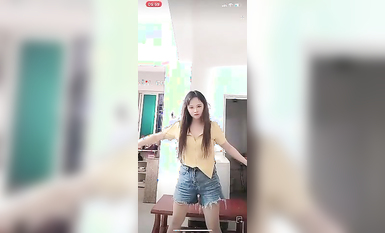 最新《瘋狂抖音》外篇之《抖音擦邊4》顏值主播各顯神通 閃現走光 刷邊瘋狂作死 扣逼漏奶 (89)