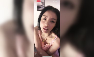 最新《瘋狂抖音》外篇之《抖音擦邊4》顏值主播各顯神通 閃現走光 刷邊瘋狂作死 扣逼漏奶 (21)