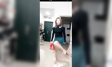 最新《瘋狂抖音》外篇之『三亞美女2』極品三亞外圍美女大秀身材 作死大尺度 摳B揉乳擠奶 (157)