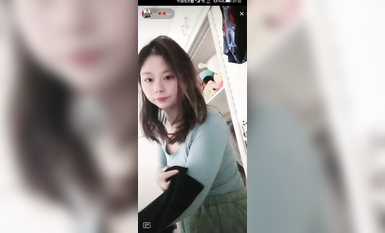 最新《瘋狂抖音》外篇之『三亞美女2』極品三亞外圍美女大秀身材 作死大尺度 摳B揉乳擠奶 (45)