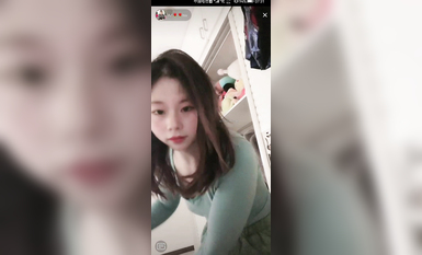 最新《瘋狂抖音》外篇之『三亞美女2』極品三亞外圍美女大秀身材 作死大尺度 摳B揉乳擠奶 (45)