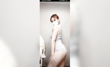 最新《瘋狂抖音》外篇之《抖音擦邊4》顏值主播各顯神通 閃現走光 刷邊瘋狂作死 扣逼漏奶 (136)