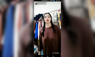 最新《瘋狂抖音》外篇之『三亞美女2』極品三亞外圍美女大秀身材 作死大尺度 摳B揉乳擠奶 (90)