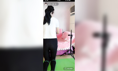 最新《瘋狂抖音》外篇之『三亞美女2』極品三亞外圍美女大秀身材 作死大尺度 摳B揉乳擠奶 (105)