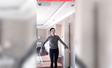 最新《瘋狂抖音》外篇之『三亞美女2』極品三亞外圍美女大秀身材 作死大尺度 摳B揉乳擠奶 (201)