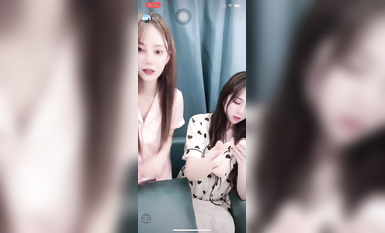 最新《瘋狂抖音》外篇之『三亞美女2』極品三亞外圍美女大秀身材 作死大尺度 摳B揉乳擠奶 (32)