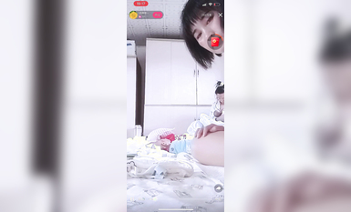 最新《瘋狂抖音》外篇之《抖音擦邊4》顏值主播各顯神通 閃現走光 刷邊瘋狂作死 扣逼漏奶 (75)