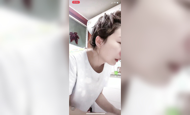 最新《瘋狂抖音》外篇之《抖音擦邊4》顏值主播各顯神通 閃現走光 刷邊瘋狂作死 扣逼漏奶 (251)